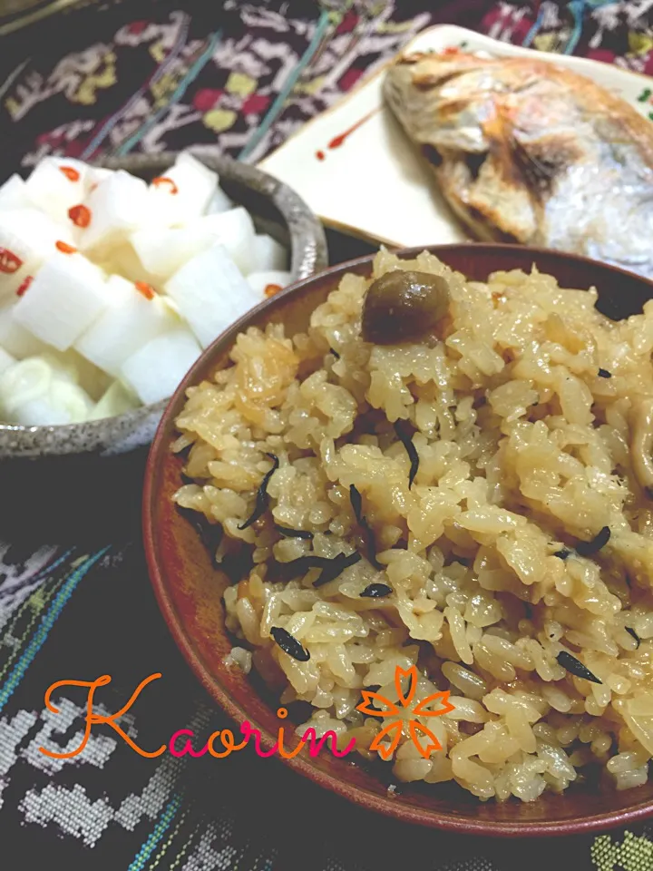 ボンバーさんの料理 中華風おこわと鯛の塩焼き&やみつきガーリック大根|かおりんさん