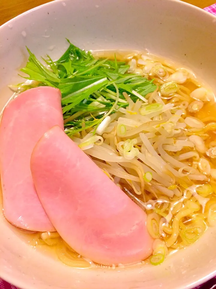 塩ラーメンで夕食🍜🍜🍜|かずみさん