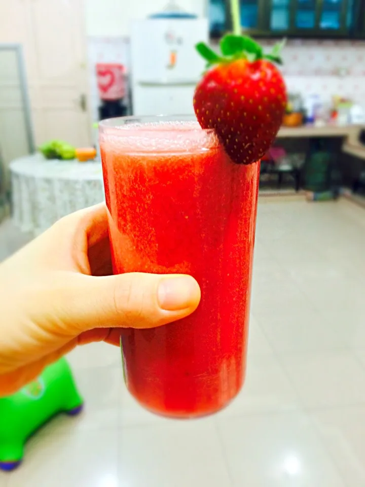 Banana strawberry smoothies|wu lan lieさん