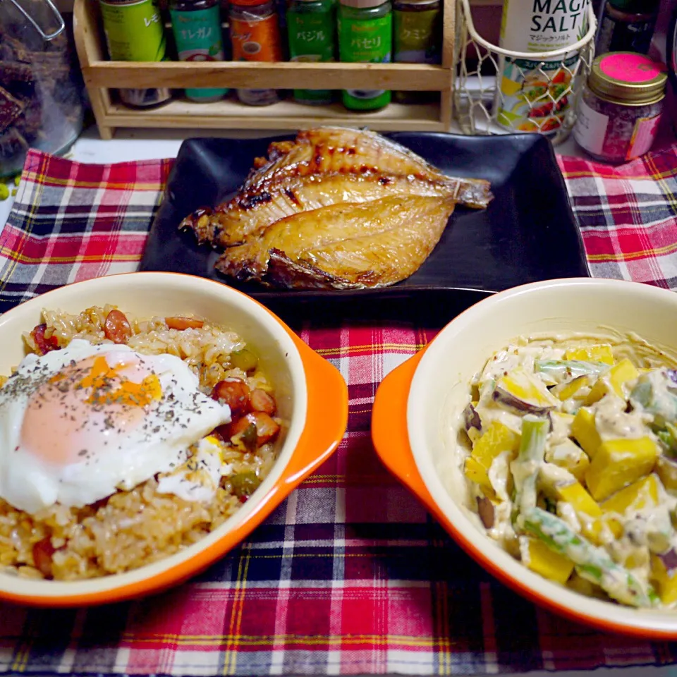 Snapdishの料理写真:カシューナッツたっぷりナシゴレン  アスパラとさつま芋のカレータルタルサラダ  焼きえぼ鯛|石川洋子さん