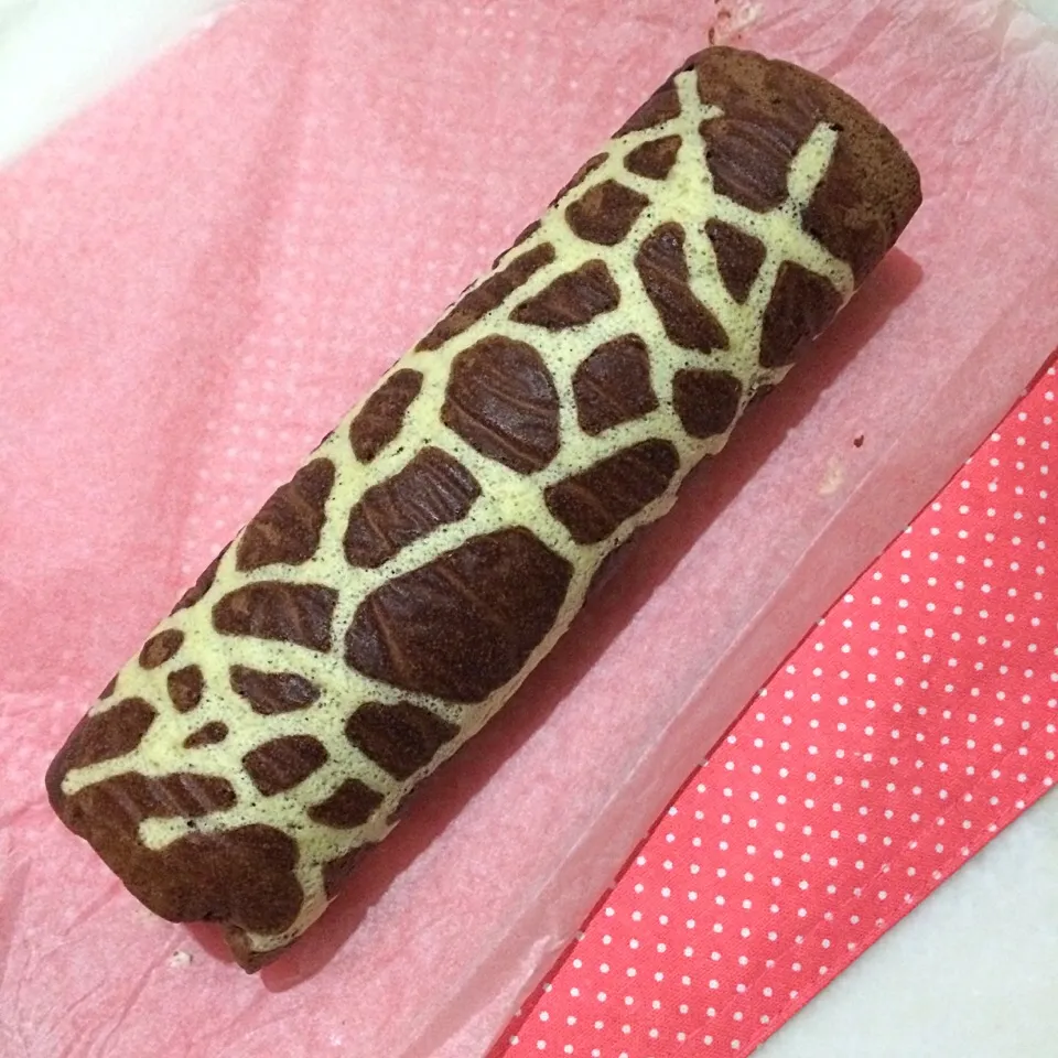 Snapdishの料理写真:Giraffe print decor roll|Trish Wongさん