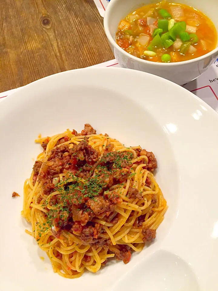 日曜日はパスタの日🍝ミートソースとミネストローネ😍🍅|まみりんごさん