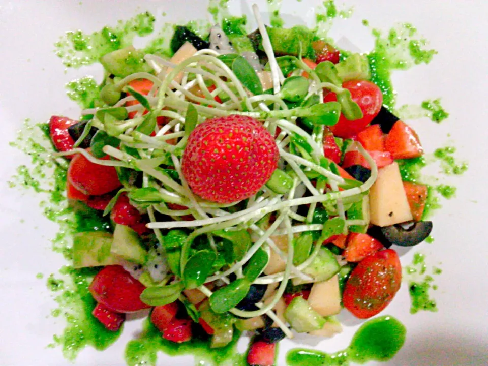 Snapdishの料理写真:Fruit and Veggie Salad © √√√|🌼 Pooja's Kitchenette 🌼さん