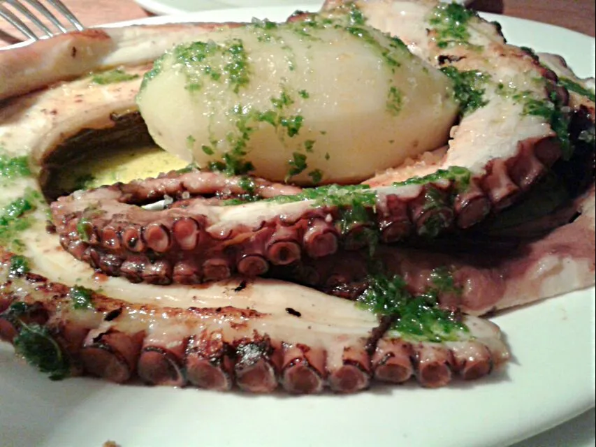 Pulpo a la brasa. #bares #madrid #lapulperiadevictoria|maimay71さん