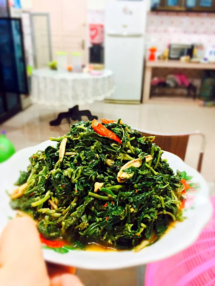 Cassava leaves with anchovies|wu lan lieさん