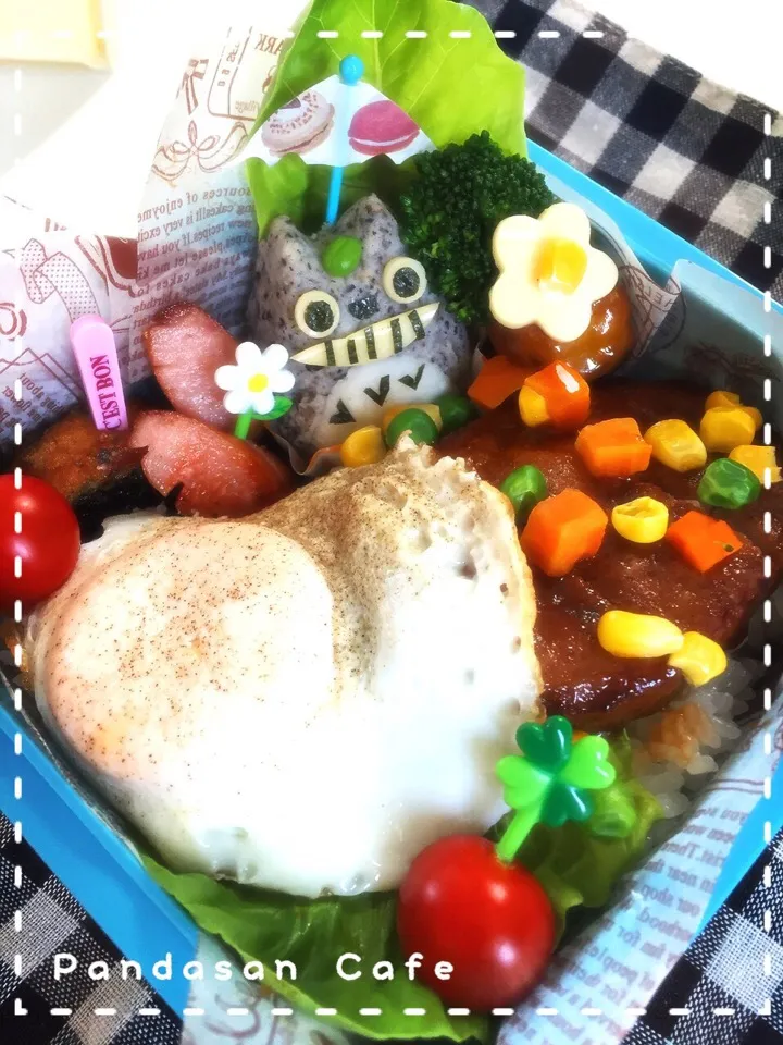 中2娘のお弁当♥ロコモコ丼のトトロ添え(´,,•ω•,,)♡|あおぱんださん