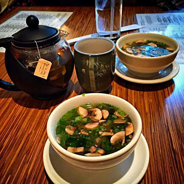 miso soup and green tea @ restaurant Ling Lings|CHUENCHAIさん