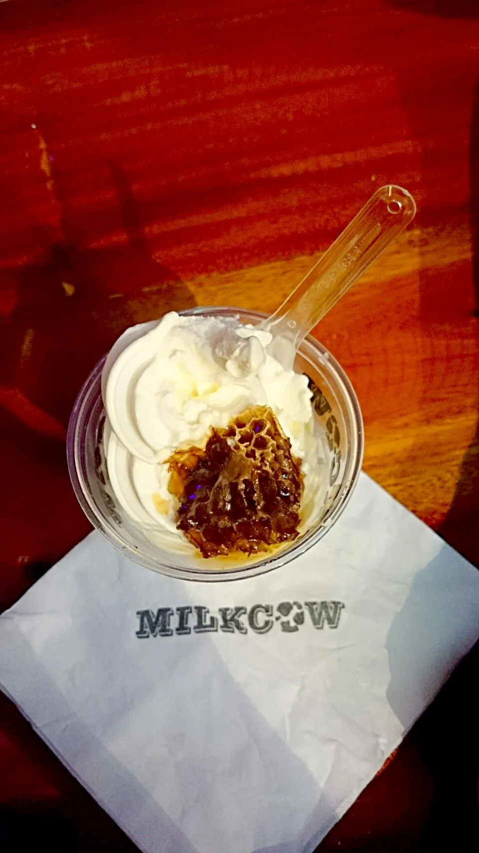 Milk ice cream with honey comb|bonnieさん