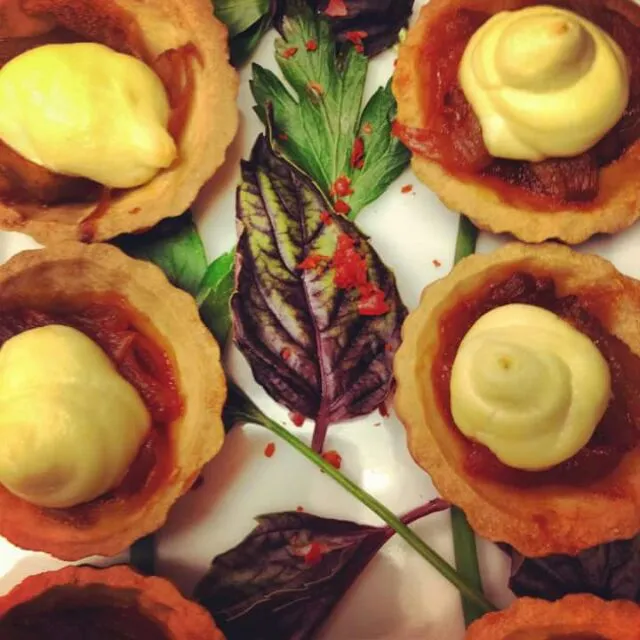 onion tartlets @Red Rooster restaurant|CHUENCHAIさん