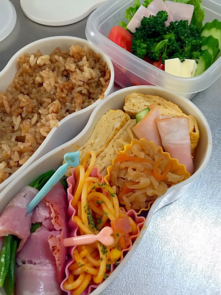 Snapdishの料理写真:スナップエンドウのベーコン巻き弁当|アスカさん