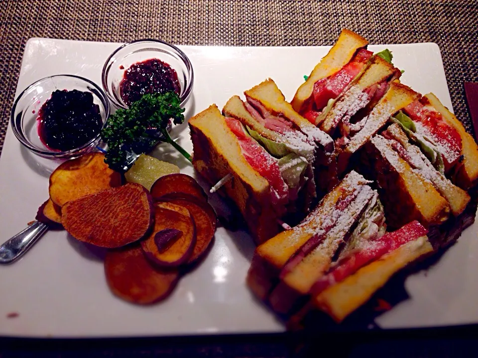 Monte Crist Turkey, Cheese and Vegetable Sandwich|chan mitsuさん