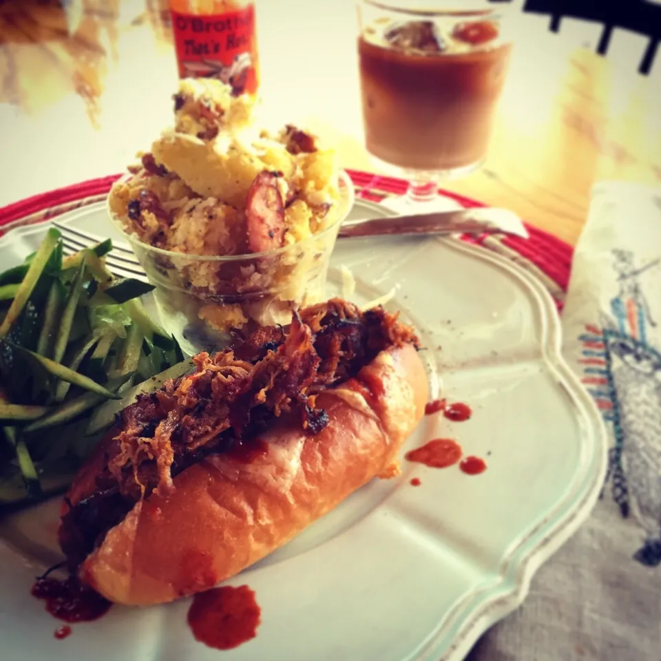 Snapdishの料理写真:Delicious pulled pork and sour cream & onion curry potato salad.|tayukoさん