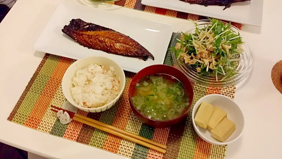 Snapdishの料理写真:今日の夕食 鯖のみりん干し、水菜と切り干し大根のツナサラダ、高野豆腐の煮物、大根の味噌汁|pinknari🐰🌈さん