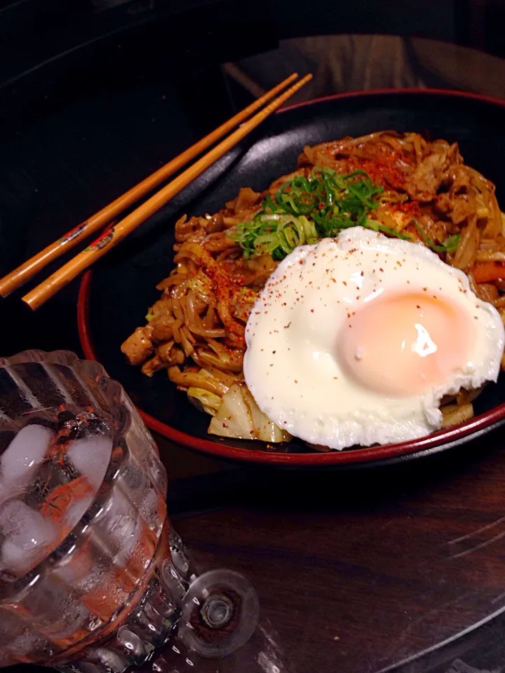 〆のスタミナ焼きうどん。ニンニクたっぷり。|Shonen  Kobayashiさん