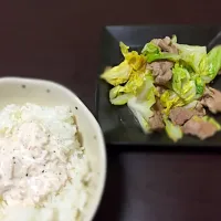 質素に豚キャベとシーチキンご飯|一人暮らしのぶうエッティさん