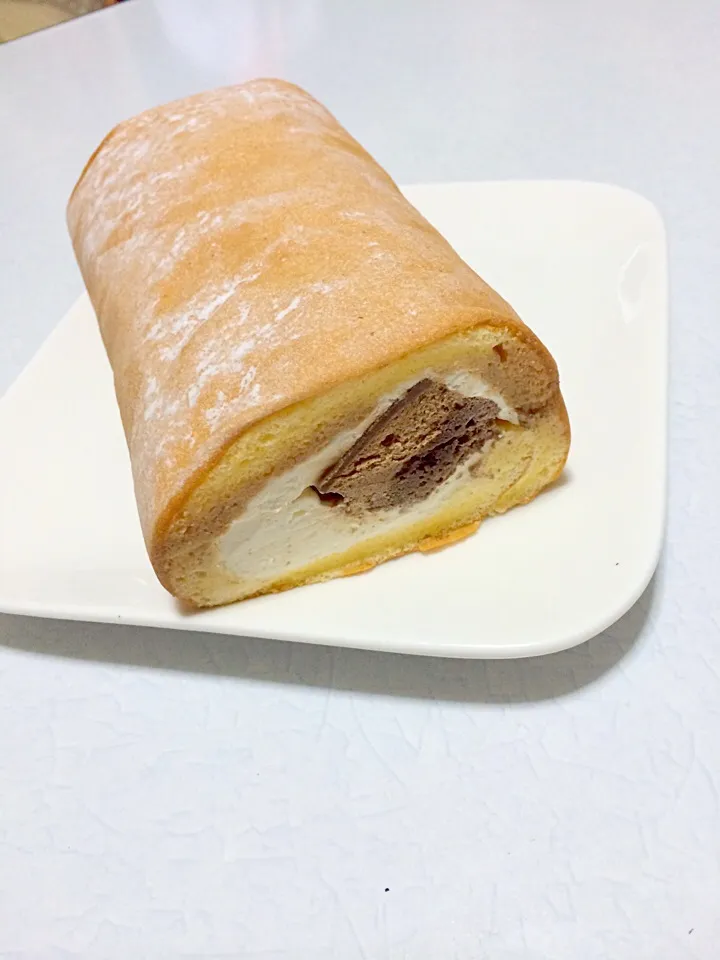 Snapdishの料理写真:博多の石畳のロールケーキGET〜♪(*￣0￣)/|hanaさん