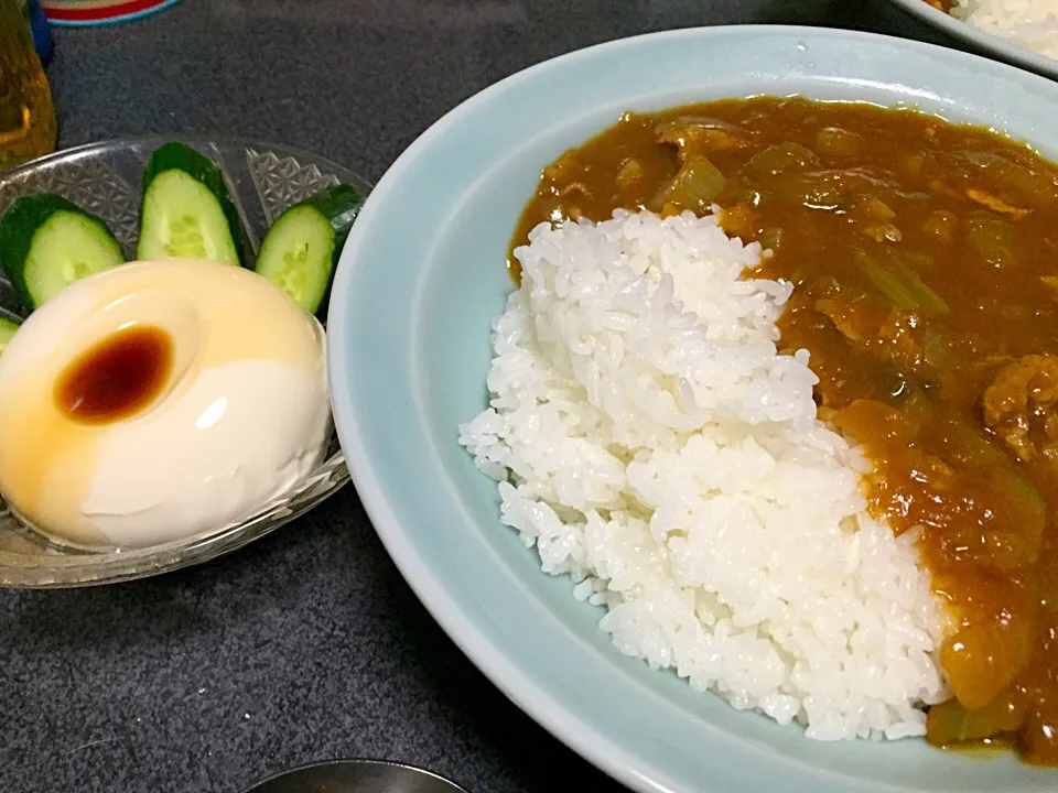 Snapdishの料理写真:人参すりおろしポークカレー、丸い豆腐、キュウリ|ms903さん