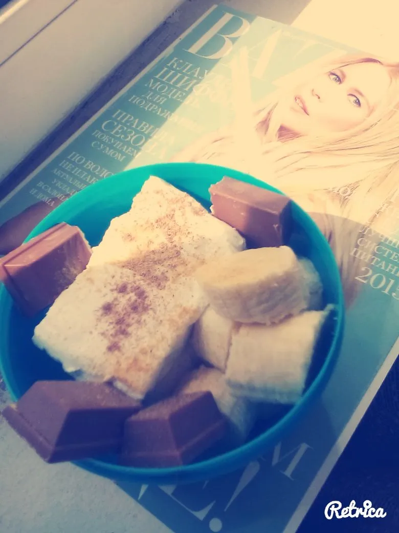 Cottage cheese with banana, chocolate and cinnamon 😊😊  Coffee is behind 🍶🍫🍯 #coffee #cottagecheese #cheese #cinnamon #banana #breakfast #chocolate #lunch|HeyNeboさん