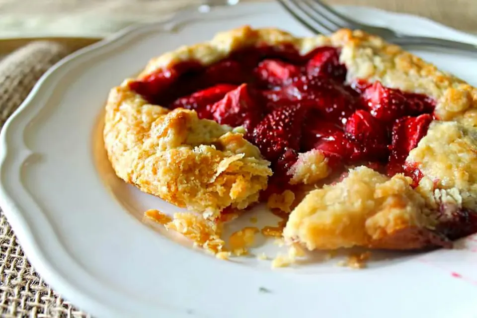 strawberry galette and a strawberry and blueberry smoothie. 
#strawberries#blueberry#homemade
#fromscratch #strawberry#baking #bakingtherapy #Vegetarian #goodea|lisaさん