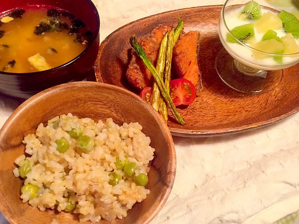 Snapdishの料理写真:子供ご飯 カレー粉でアスパラとシャケの揚げ焼き♡|Yuka Nishimotoさん