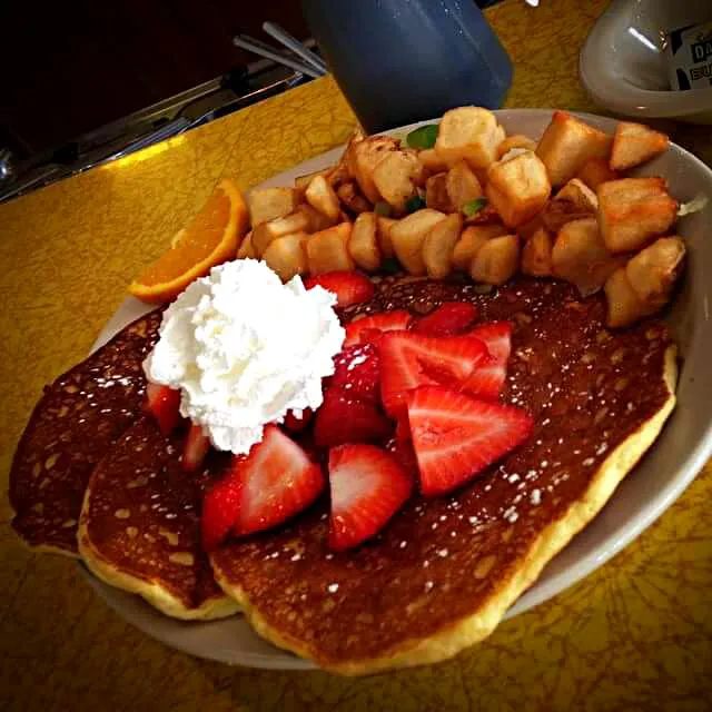 @Blue Plate Diner, GLUTEN FREE pancakes and home fries|CHUENCHAIさん