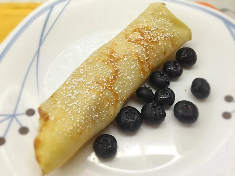 Homemade Strawberries & Blueberries Banana Crepe.|Colleen Teoさん