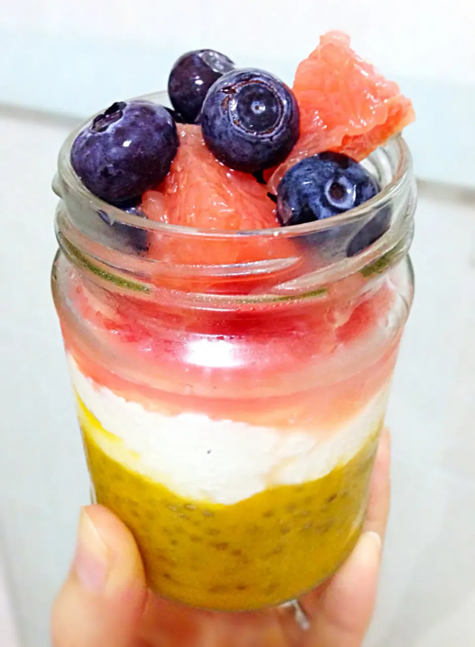 Breakfast parfait - mango chia pudding with home made Greek yogurt, pink grapefruit and blueberries|coxiella24さん