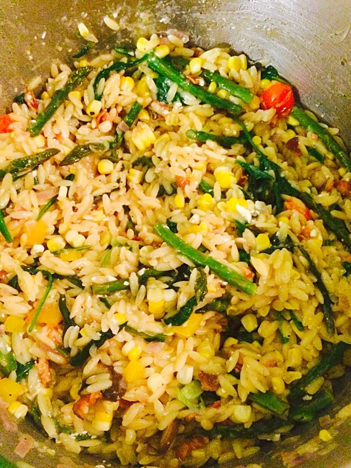 Summer Orzo/ spinach, mushrooms, asparagus, corn, peppers, onions and garlic, cherry tomatoes, feta, bacon bits& green onions|Milka Papricaさん