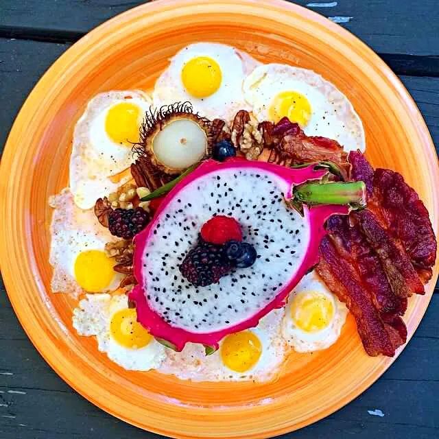 Snapdishの料理写真:quail eggs bacon dragon fruit walnuts breakfast of champs|CHUENCHAIさん