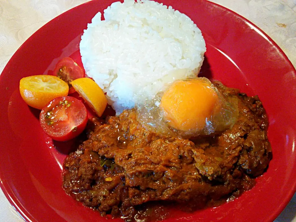 今日のランチは友人特製のキーマカレー～♪
冷凍卵、ミニトマト、キンカン添え～♪|quitaさん