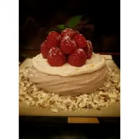 Chocolate Pavlova with whipped cream, rasberries and almonds|Chef Butterflyさん