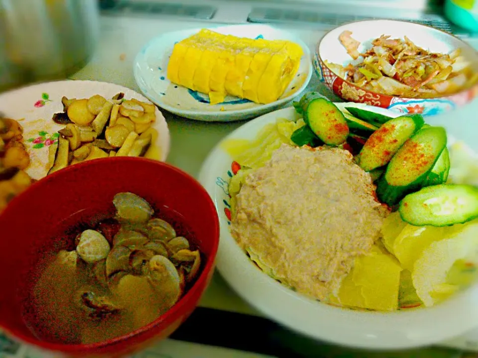 夕飯　エリンギのバター醤油炒め　卵焼き　ねぎとベーコン炒め　あさりのお味噌汁　ツナサラダ|さちさん