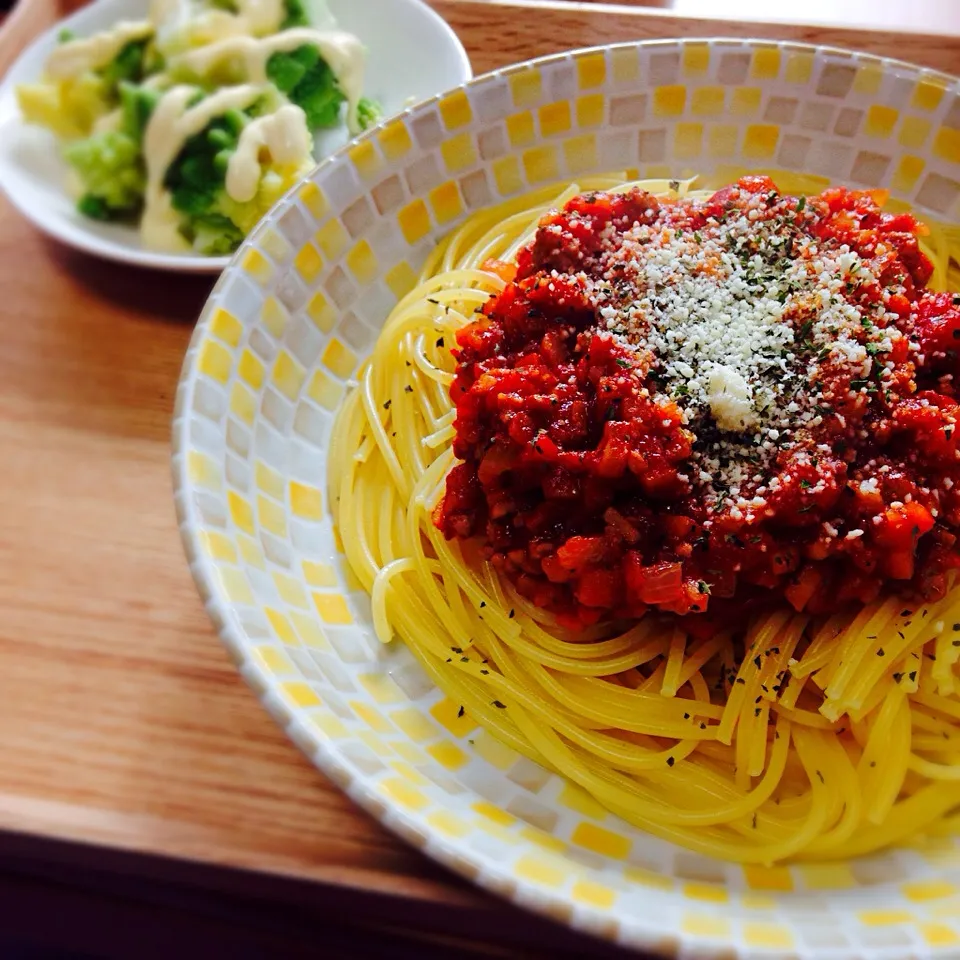 Snapdishの料理写真:お一人様ランチ 〜具だくさんミートソーススパゲティ〜|はれてらぁさん