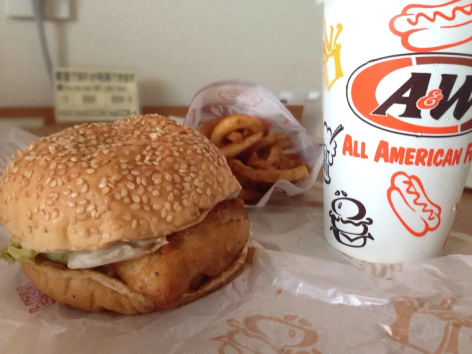 Chicken Burger, Fries and Root Beer Takeout|chan mitsuさん