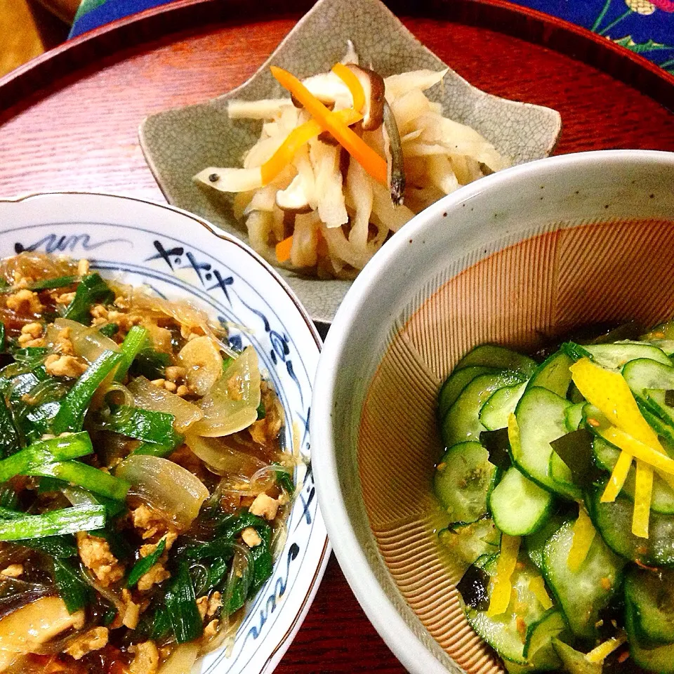 Snapdishの料理写真:きょうのちゃぶ台 ニラ入り麻婆春雨 生ワカメときゅうりの酢の物日向夏風味  切り干し大根煮|Cuisineさん