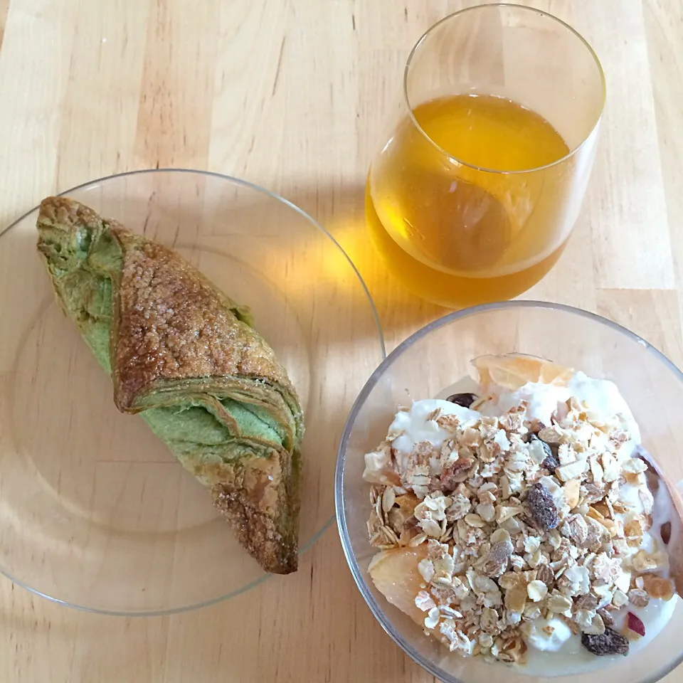 Snapdishの料理写真:グレープフルーツヨーグルト&抹茶あん、晴れ茶の朝食|Yamada Niraさん