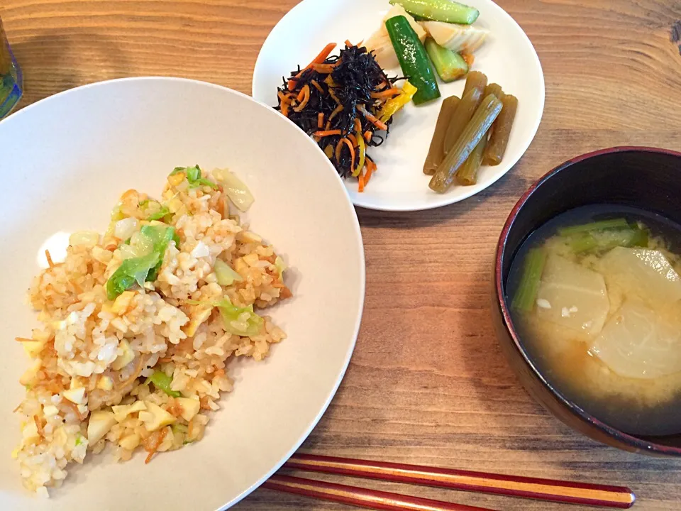 えのき茸と筍とレタスのチャーハン|Tomomiさん