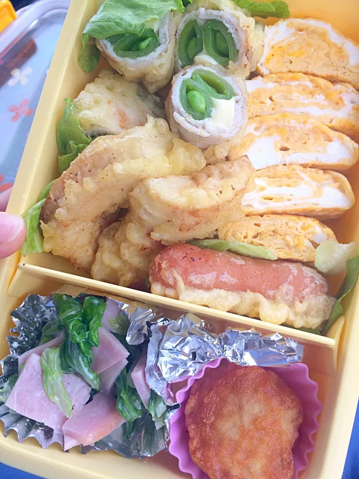 Snapdishの料理写真:てんぷら弁当|Amichin🧸💕さん