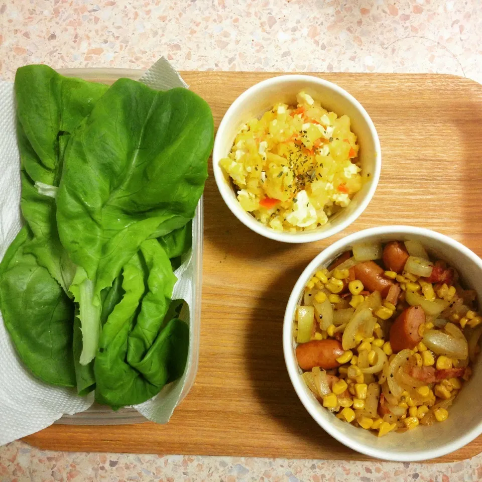 作り置き  サラダ菜 ポテトサラダ コーンとウインナーのカレー炒め|はやしさん