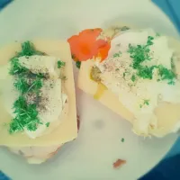 sandwiches with cheese, ham, egg, green pesto and cuckooflower|chillixxさん