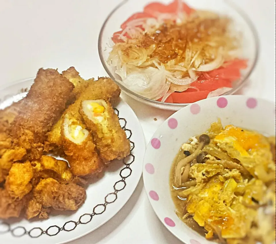 4月29日(水)晩御飯♡
冷凍豆腐の唐揚げ♪
ポテサラ入り竹輪フライ♪
新玉葱サラダ♪
野菜たっぷり卵とじ♪|ぷぅみゃんさん