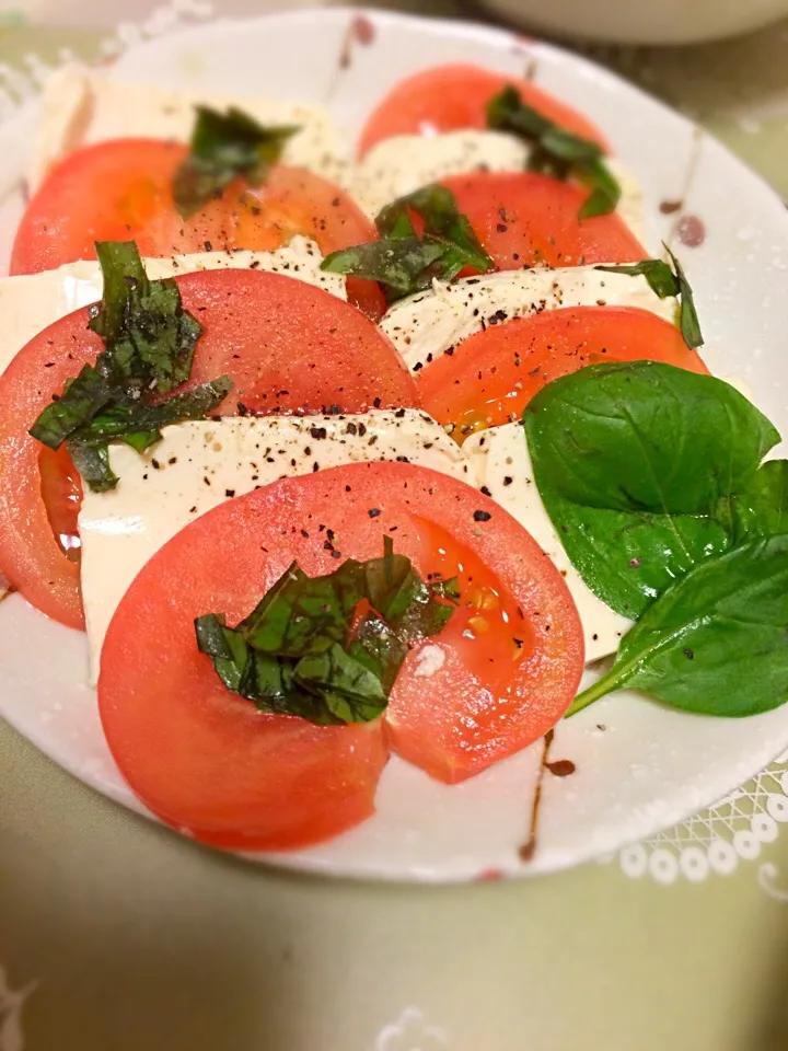 水切り豆腐とトマトのカプレーゼ🍅|桜央里さん