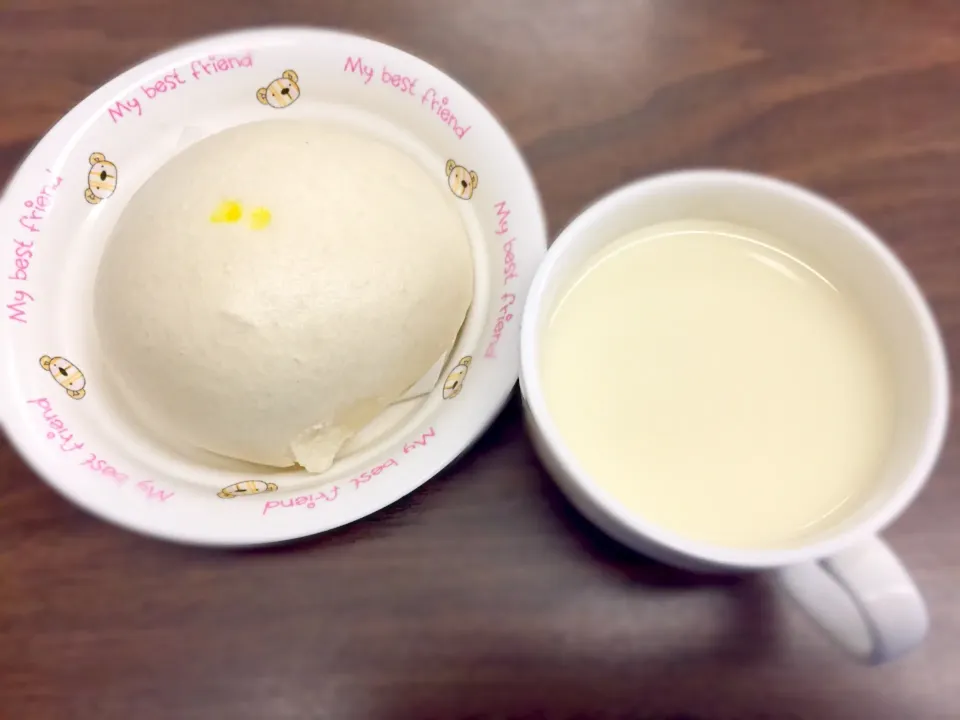 My breakfast for today bun bun with soya milk🍼🍳|prinSjさん