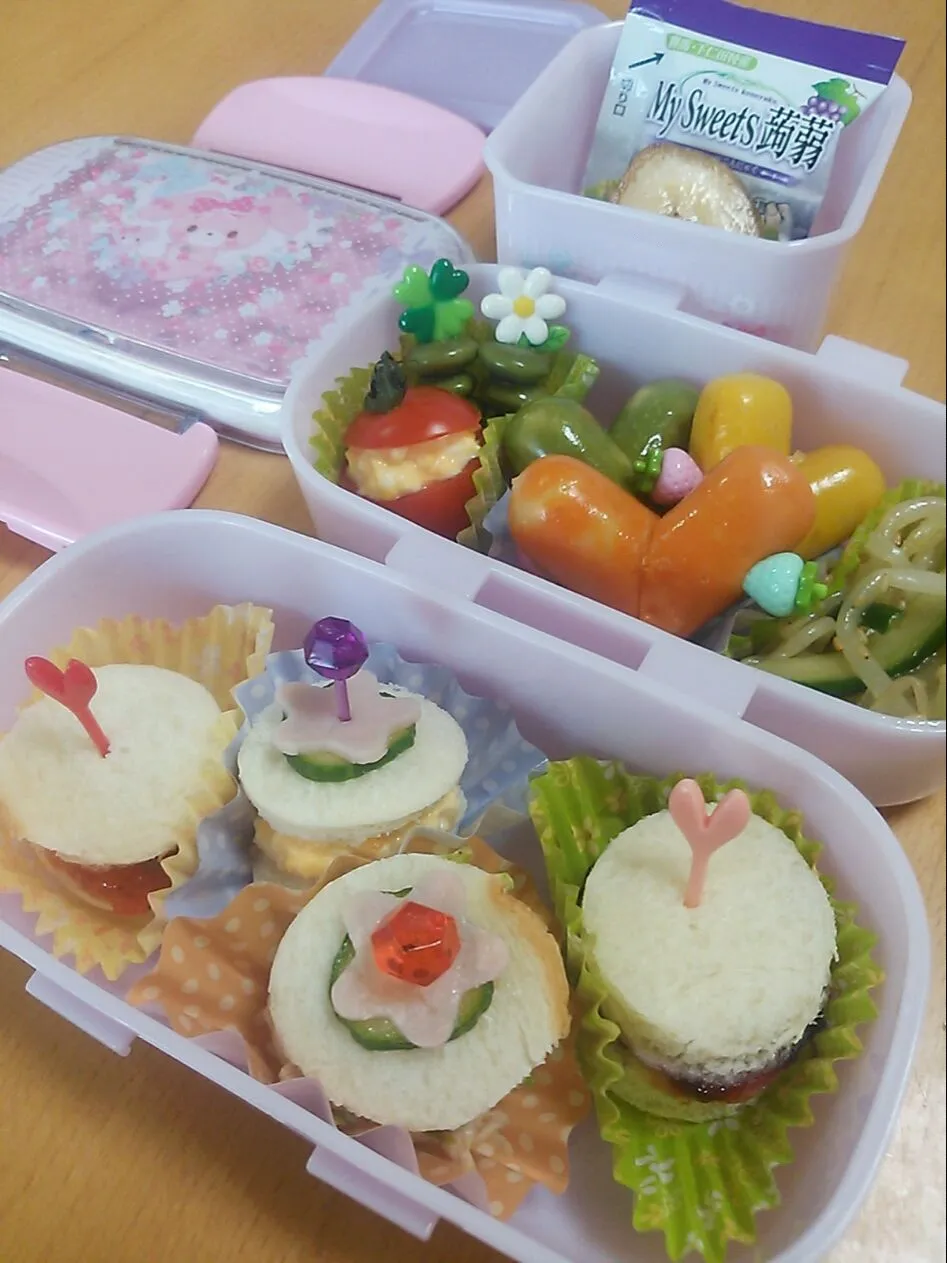 Snapdishの料理写真:初めての遠足に娘リクエストのサンドウィッチ弁当♪|Kayo Matsudaさん