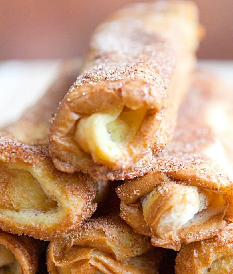 Peanut Butter w Banana & Strawberry French Toast Rolls.|Colleen Teoさん