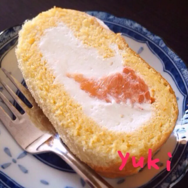 Snapdishの料理写真:グレープフルーツのロールケーキ|yukiさん