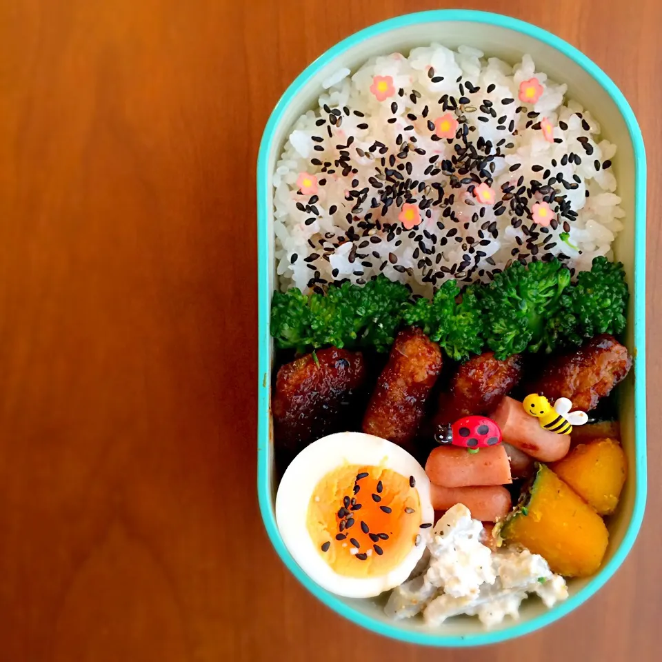 ほ〜のお弁当♪  20150430 丸美屋のピンクのごま塩+お花🌸|Youさん