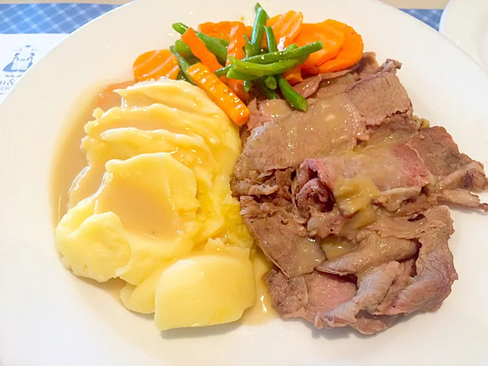 Snapdishの料理写真:Roastbeef|jennifer tan bartolomeさん