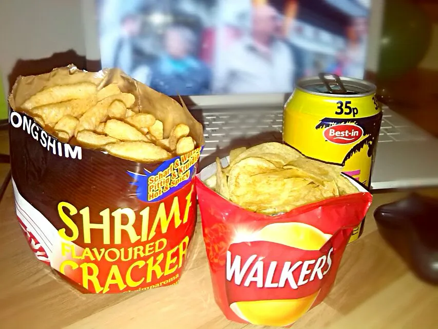 Snapdishの料理写真:Kongshi Shrimp flavoured crisps, Walkers Ready Salted crisps and can of Best-in Caribbean fruit punch  #munchies #shrimp #crisps #multicultural #onions|VViet food boyさん