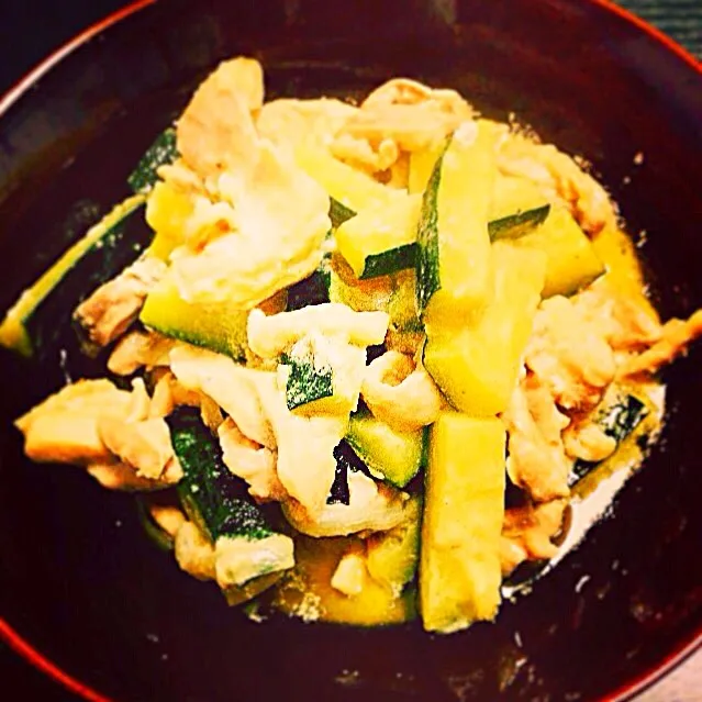 Chicken/ Zuccini stir fried with Coconut oil/ Yogurt|Seagrapesさん